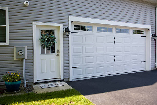 24/7 Emergency Garage Door Panel Replacement experts in Wind Lake, WI